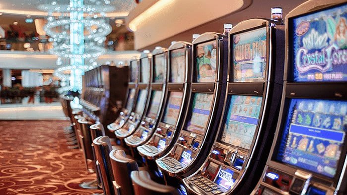 Antarmuka aplikasi mobile rodajitu menampilkan slot games dan live casino